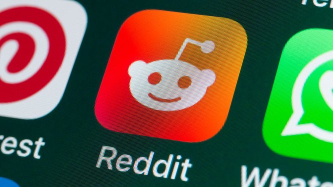 Reddit is optimizing mobile conversation navigation for a smoother user experience.